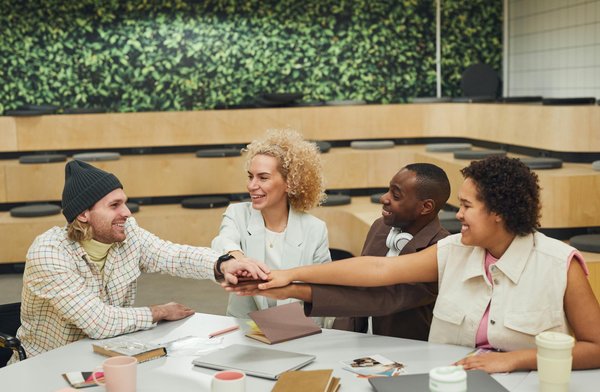 Transforming UK Manufacturing: Effective Strategies to Reduce Carbon Emissions Innovatively